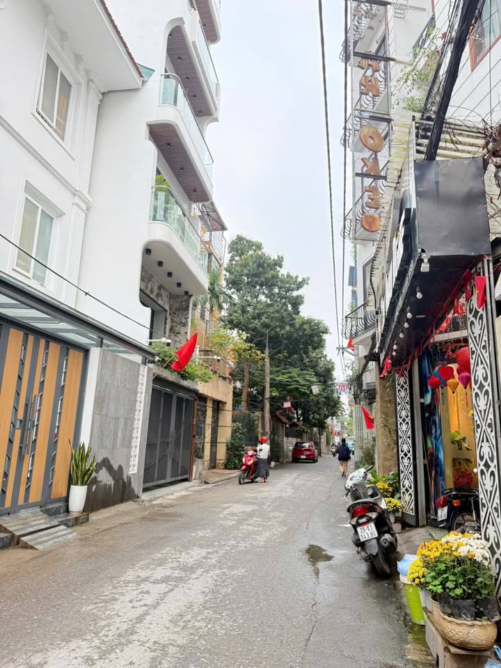 Nhà Riêng Ngọc Thụy 75m² giá 17 tỷ - Ô tô vào tận nhà!