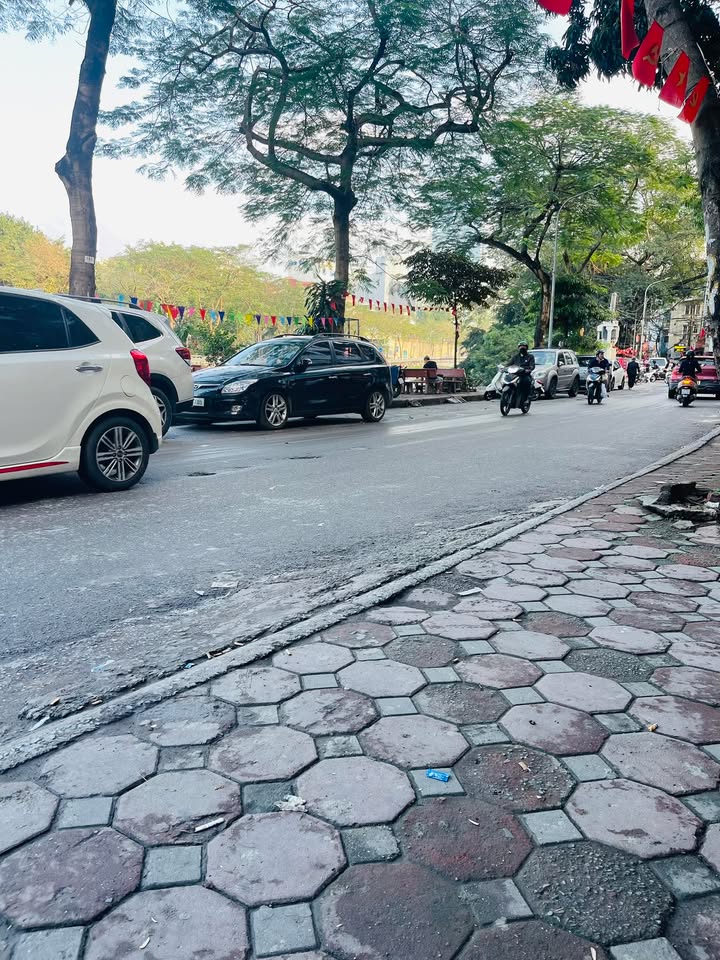 Nhà 3 Tầng Cầu Giấy - 64m², 4PN, Ngay Phố Quan Hoa