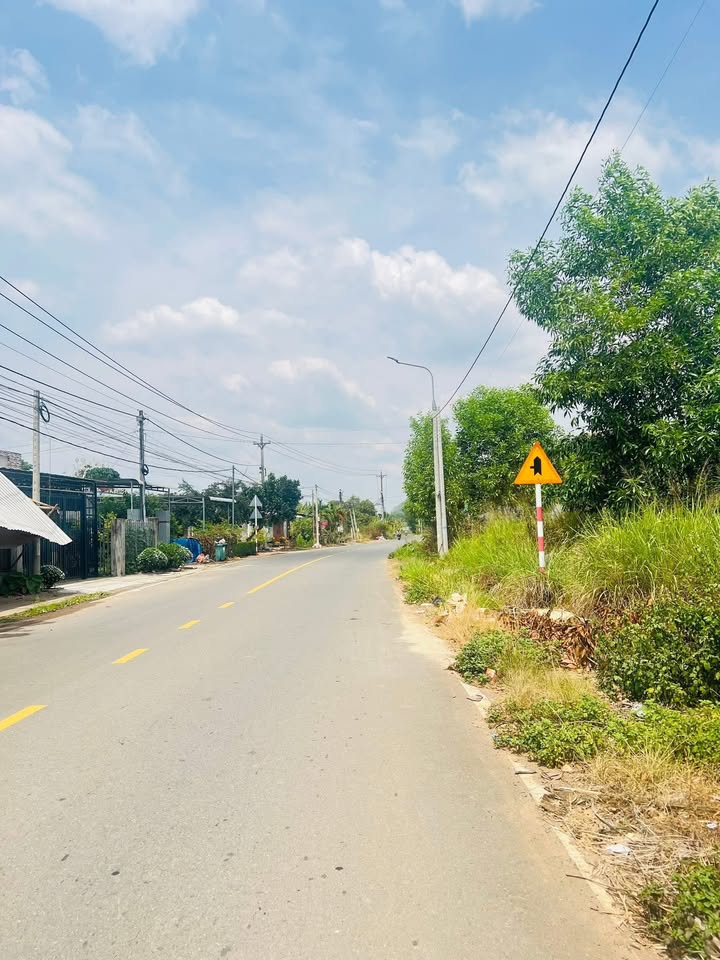 Đất nền Định Quán 215m² 780 triệu - Tiềm năng tăng giá!