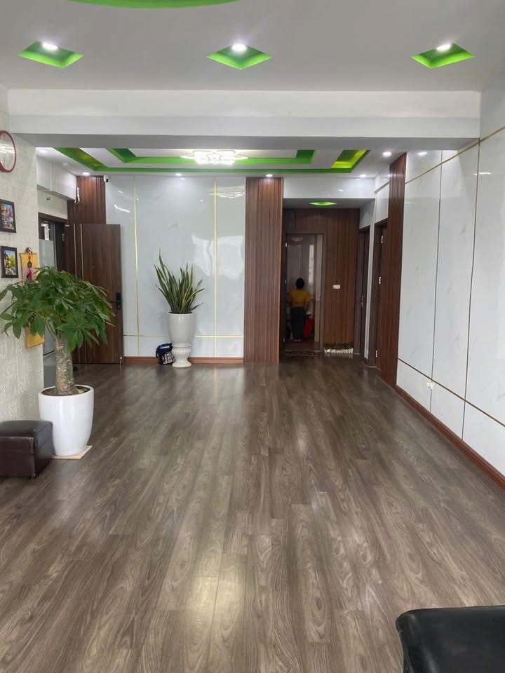 Bán Căn Hộ 94m² Tòa 24 Nguyễn Khuyến, Thanh Trì - Ban công Đông Nam Mát Rượi