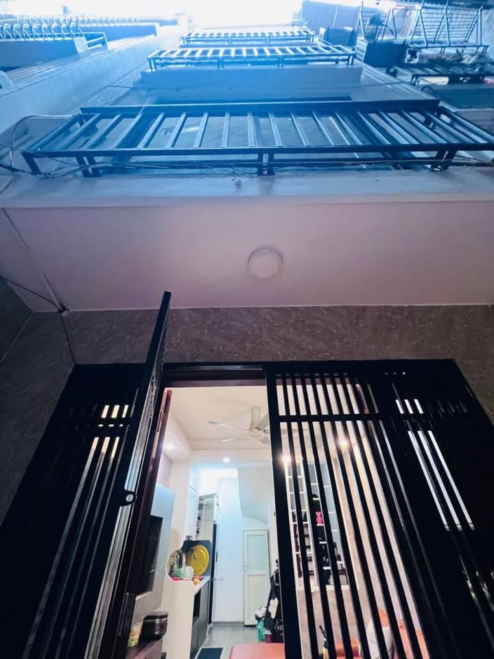 Nhà 30m² Cầu Giấy 5 Tầng - Ngõ Rộng, Gần Phố, Full Nội Thất Nhập Khẩu