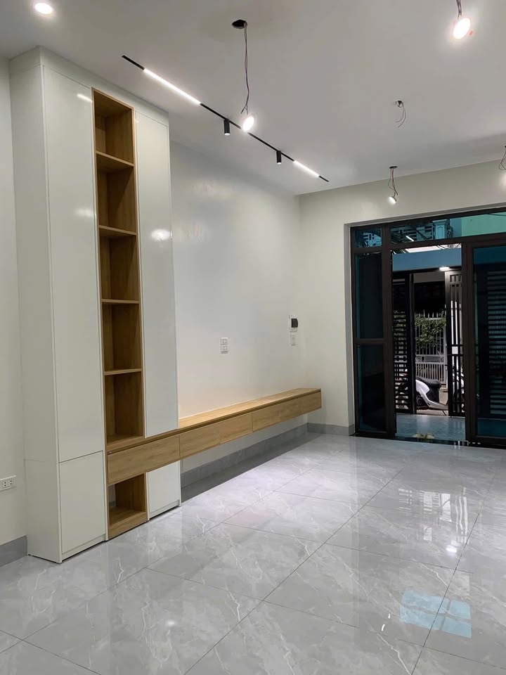 Cho thuê nhà 2 tầng Nam Ngạn, 3PN full nội thất - Giá 5 triệu/tháng