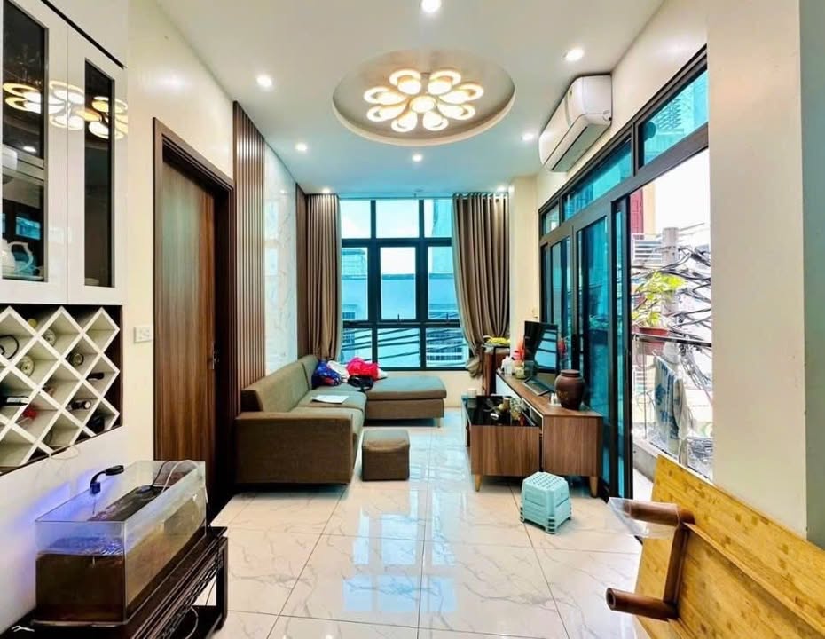 Nhà phố Đê La Thành Nhỏ 72m² giá 18 tỷ - Vị trí đắc địa, lô góc hiếm có!