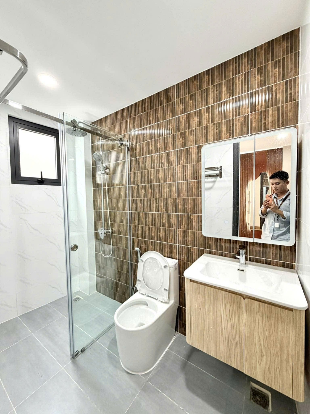 Nhà Lê Quang Định Gò Vấp 52m² - Sân Đậu 10 Ô Tô, Full Nội Thất Cao Cấp