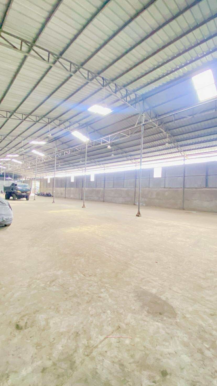 Cho thuê kho Ninh Kiều 1.700m² - Mặt tiền Hoàng Quốc Việt cực rộng