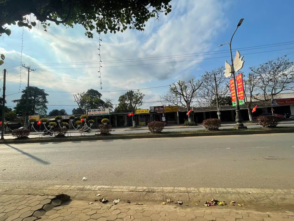 Nhà 100m² mặt tiền đường 27m, Lào Cai - Giá 2.58 Tỷ, Kinh doanh tốt