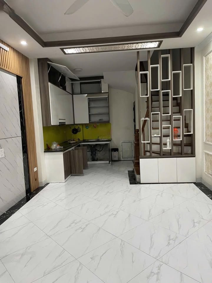 Nhà riêng Tây Hồ 40m² x 5 tầng - Sẵn sàng ở ngay, 15 triệu/tháng!