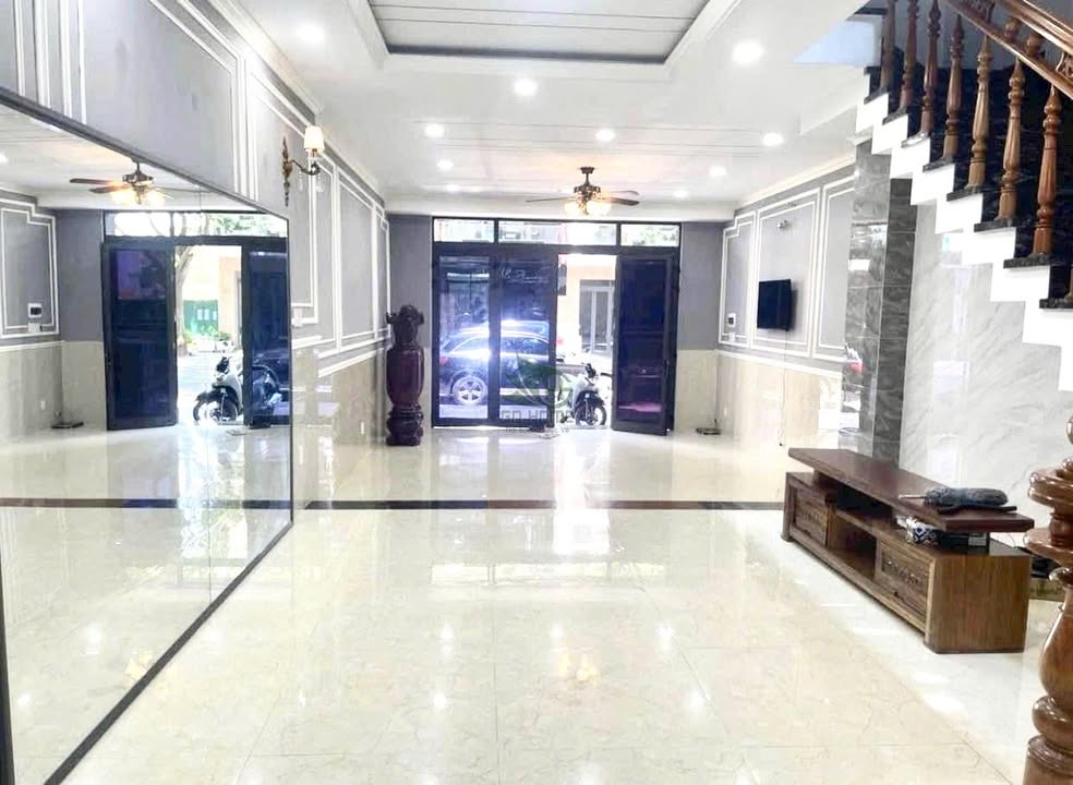 Cho thuê nhà mặt tiền KD có thang máy - Phước Hải, Nha Trang - 400m² - 25 triệu/tháng