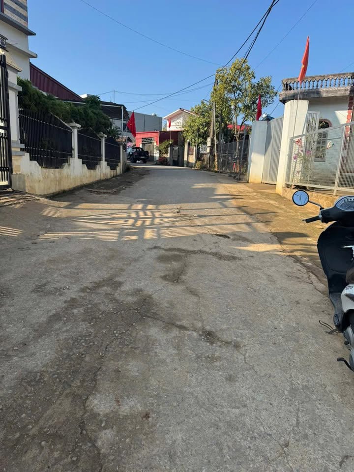 Đất nền Mộc Châu 180m² - Sổ đỏ chính chủ, đường ô tô tránh!