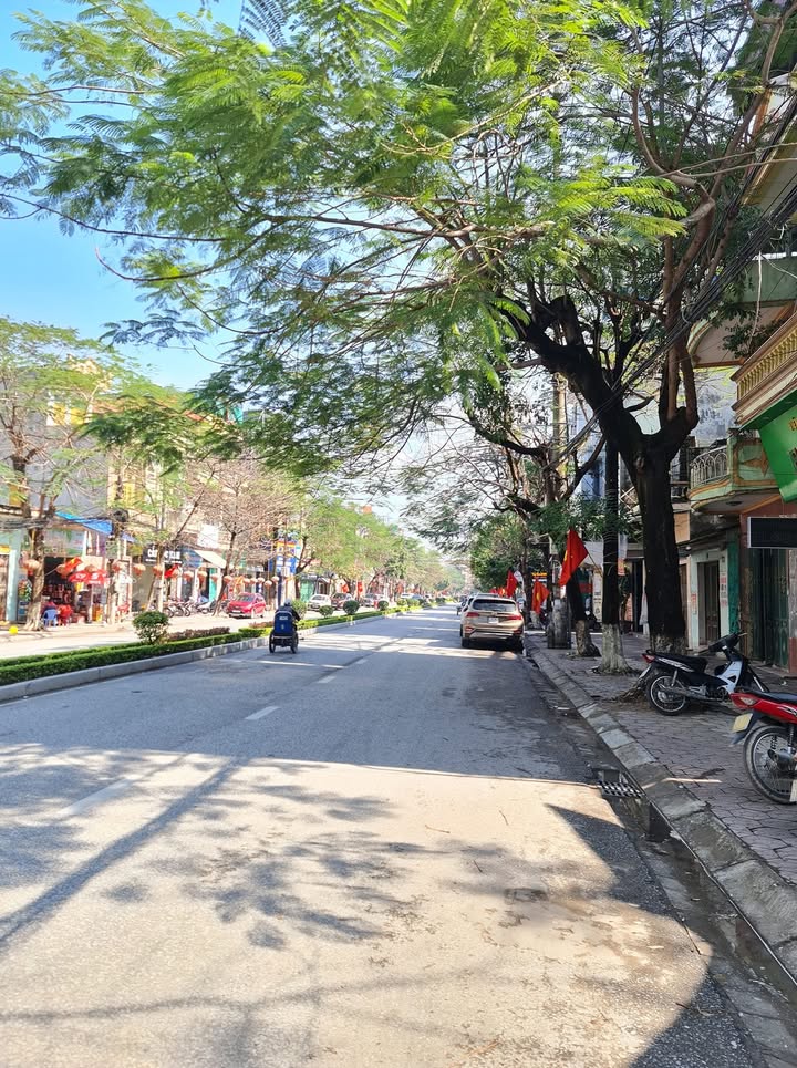 Nhà Mặt Tiền Trường Chinh, Nam Định - 73m², 3 Tầng, Kinh Doanh Đỉnh Cao