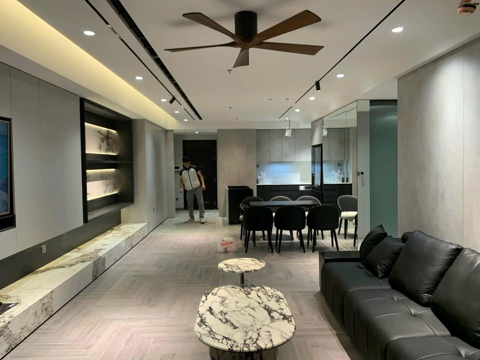 Bán căn hộ Royal City 138.9m² 3PN tầng cao, full nội thất cao cấp