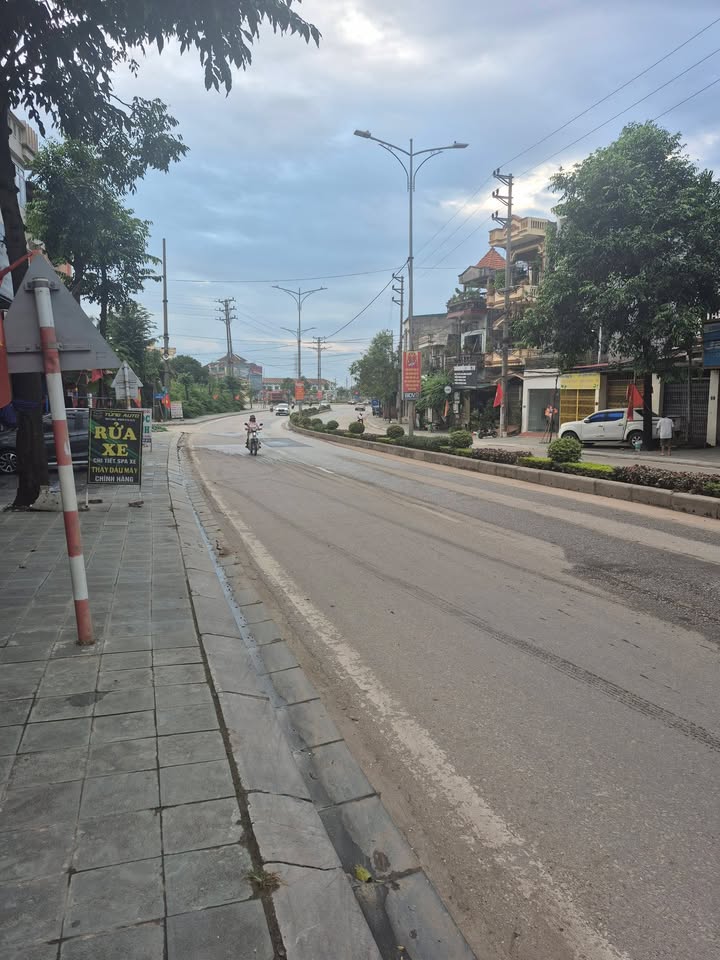 Bán nhà mặt tiền QL18 trung tâm Sao Đỏ 68m² - Vị trí vàng kinh doanh!