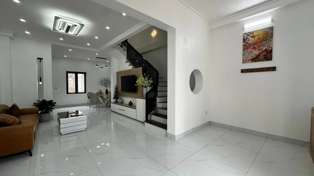 Nhà 3 tầng Phố Nam Thịnh 61.5m² – Ô tô vào tận nhà, sẵn sàng ở ngay!