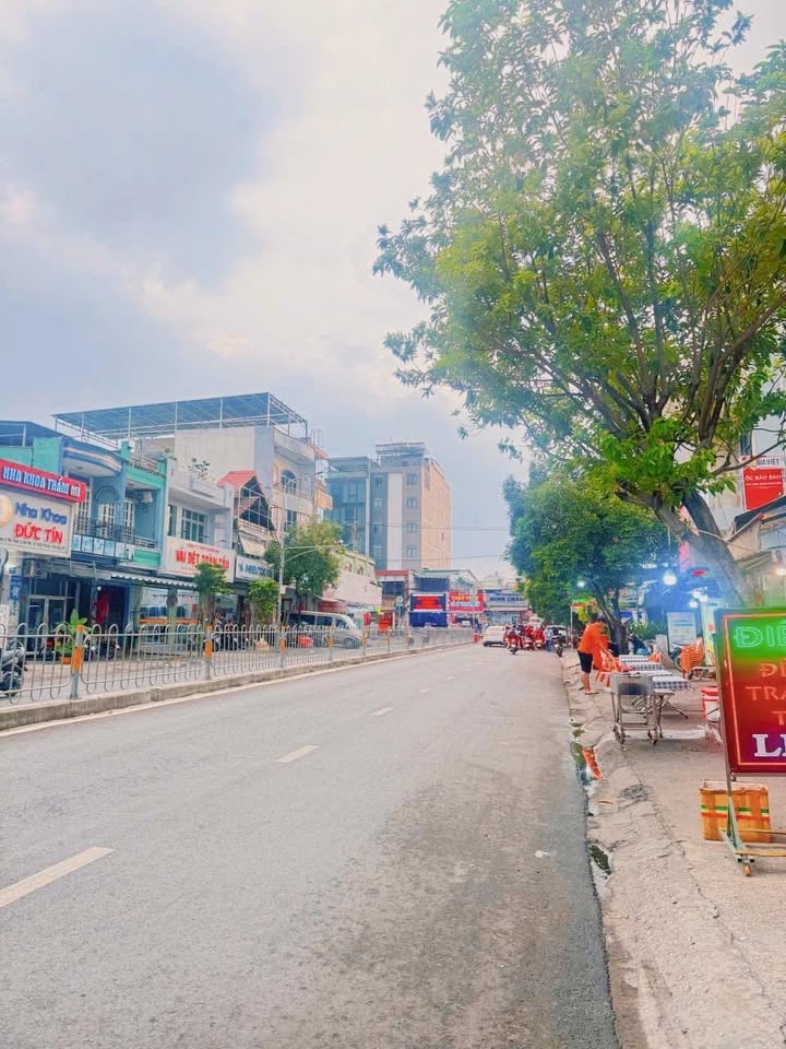 Nhà phố Nguyễn Sơn, Tân Phú 100m² - Mặt tiền kinh doanh sầm uất!