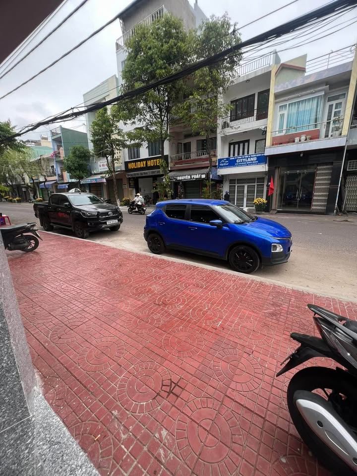 Nhà Nguyên Căn Tăng Bạc Hổ Quy Nhơn 105m² - Mặt tiền kinh doanh đắc địa!