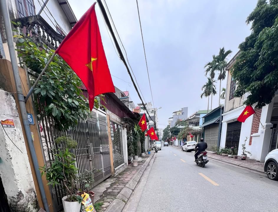 Nhà riêng Kẻ Tạnh, Long Biên 7 triệu/tháng - Mặt tiền kinh doanh sầm uất!