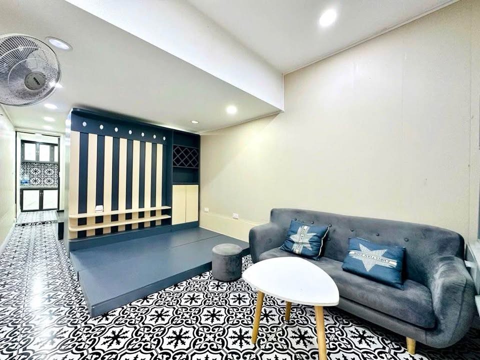 Nhà Tập Thể Tầng 1 Thái Thịnh 45m² - Vị Trí Đắc Địa, Kinh Doanh Ngay!