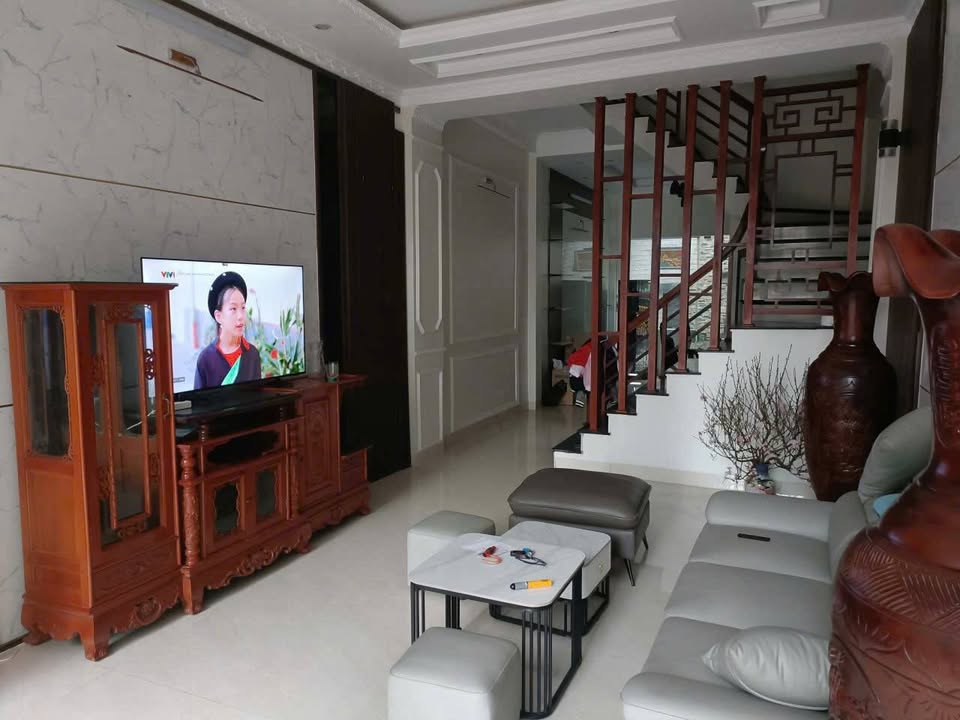 Nhà Mặt Tiền Nguyễn Khánh Toàn, Nam Định - 4PN Đủ Đồ, Giá 13 Triệu/Tháng