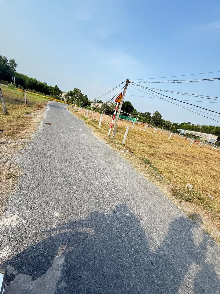 Bán đất Gò Dầu 105m² sổ đỏ, gần chợ và trường học Tây Ninh