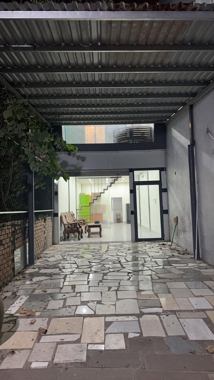 Nhà riêng 2PN sát Vinhomes Quận 9 giá 7 triệu - Ô tô đỗ cửa!