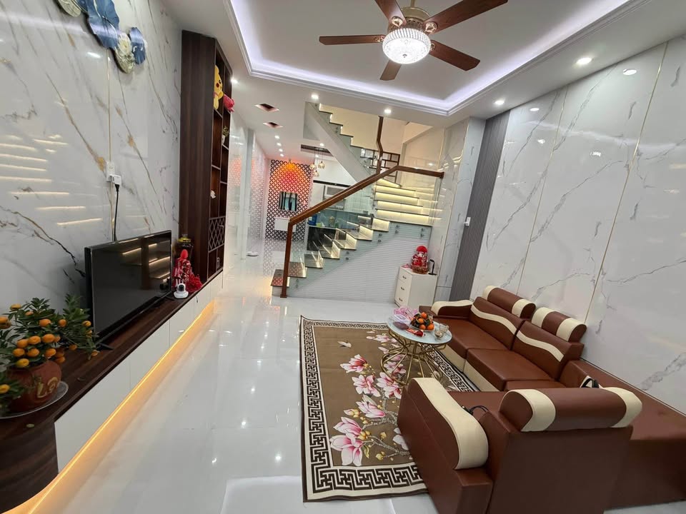 Bán Nhà 3 Tầng Ngọc Hà 67m² Giá 2 Tỷ - Sẵn Sàng Ở Ngay!