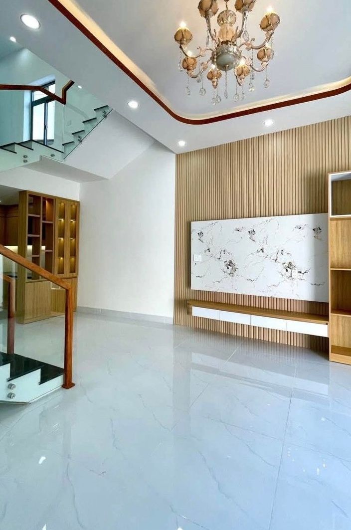 Nhà Riêng 2 Tầng Hẻm Hai Bà Trưng 97m² - Ô tô vào tận nhà!