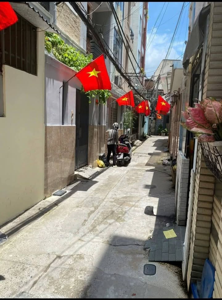 Nhà Riêng Âu Cơ Tân Phú 20m² 2 Tầng - Thiết Kế Hiện Đại!