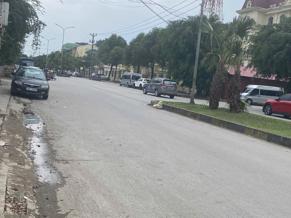 Đất Vàng Hoa Lư 230m² - 3 Mặt Tiền, Sổ Đỏ, Gần Phố Cổ