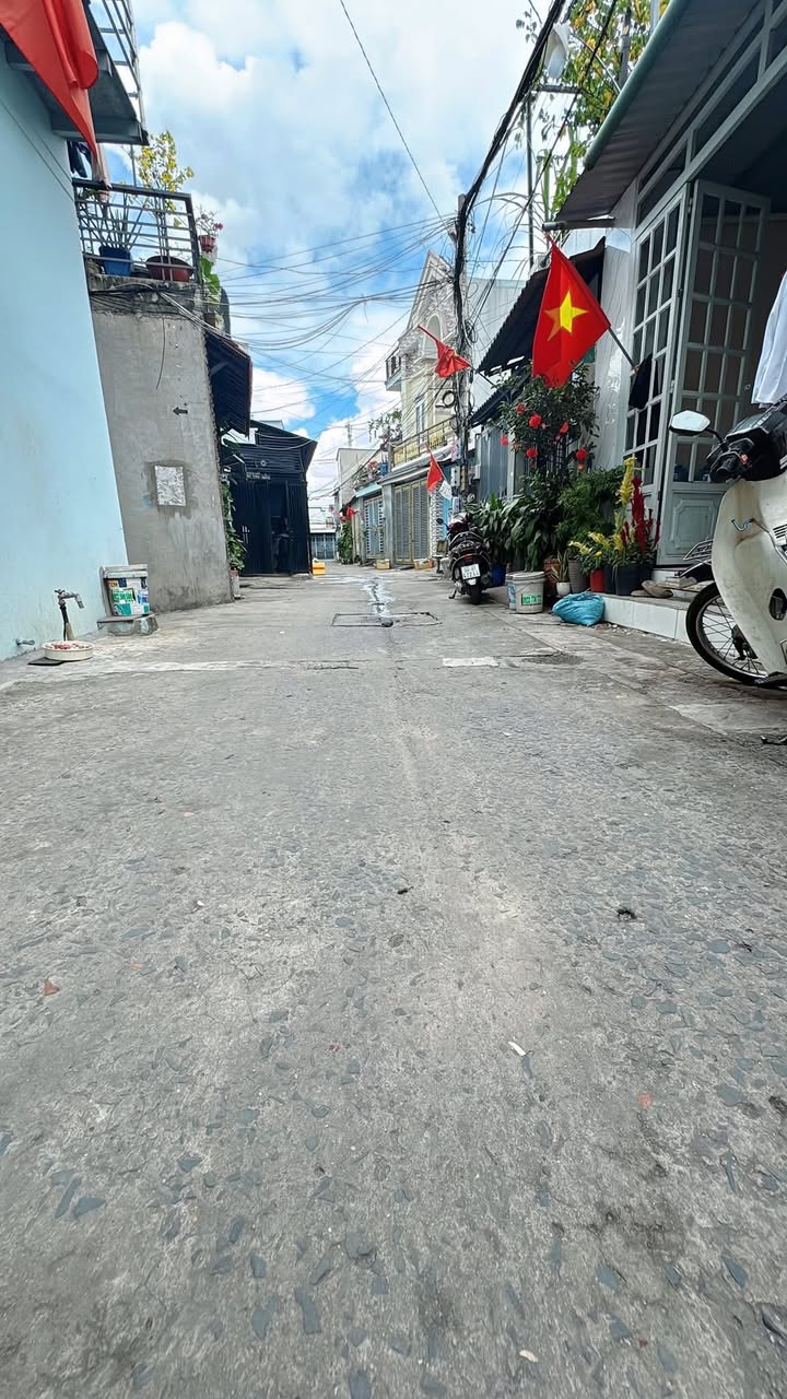 Nhà Riêng Hóc Môn 42m² chỉ 1.75 tỷ - Ô tô vào tận nhà!