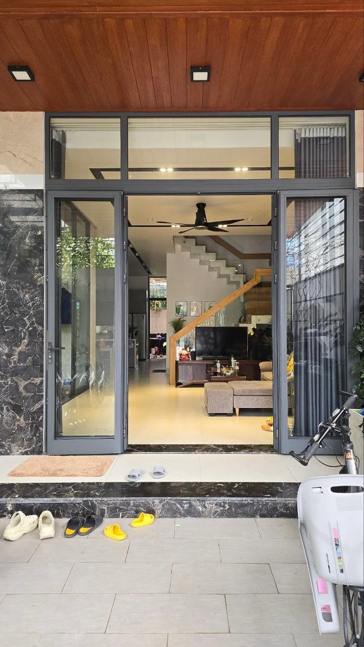 Nhà Phố Nguyễn Văn Cừ Đồng Hới 168m² - Mặt tiền kinh doanh đắc địa!