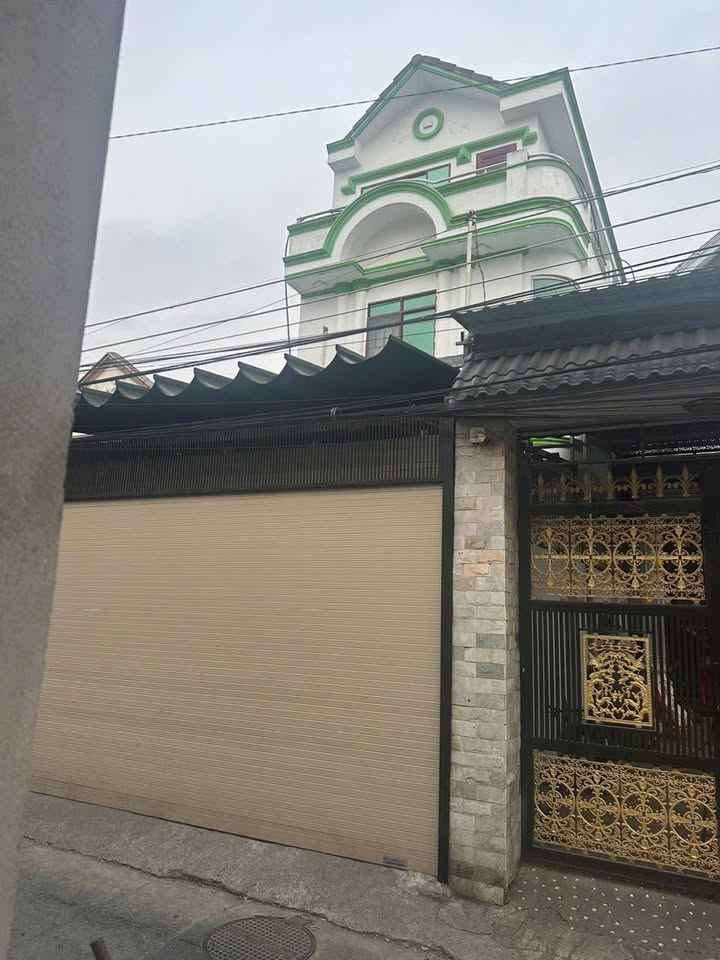 Nhà Dĩ An 100m² Đoàn Thị Kia - Ô tô vào tận nhà, mới 90%!