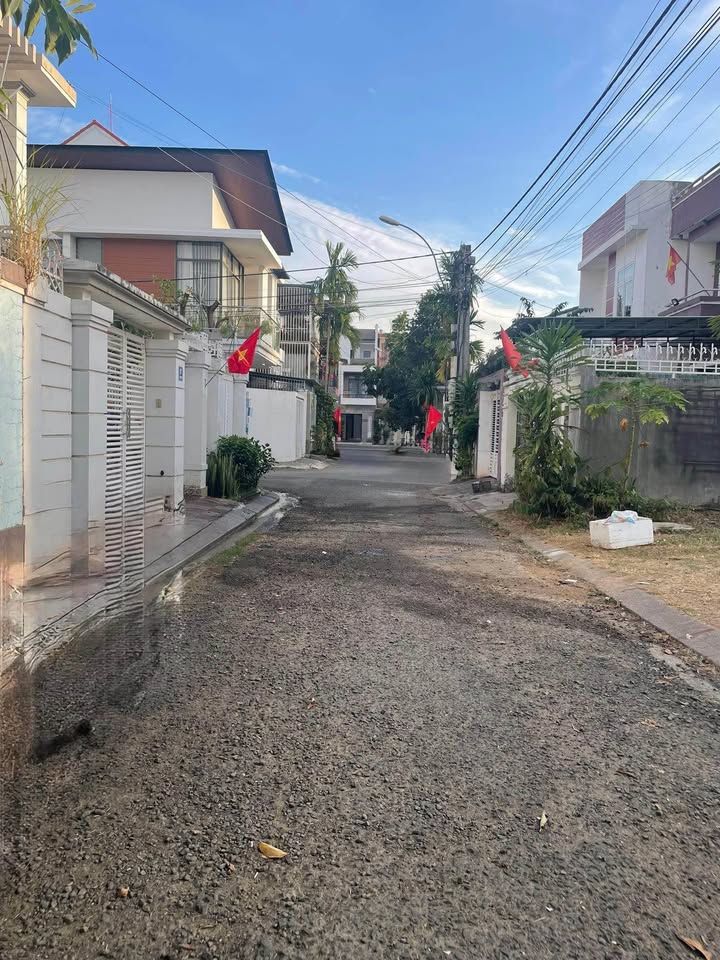 Bán Đất 144m² Đường Đỗ Nhuận, Kon Tum - Sổ Đỏ, Hướng Đông, Giá 1.8 Tỷ