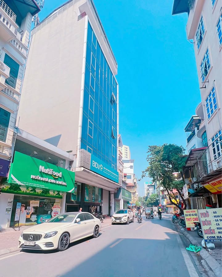 Nhà Phố Vương Thừa Vũ, Đống Đa 190m² - Mặt tiền kinh doanh đắc địa!