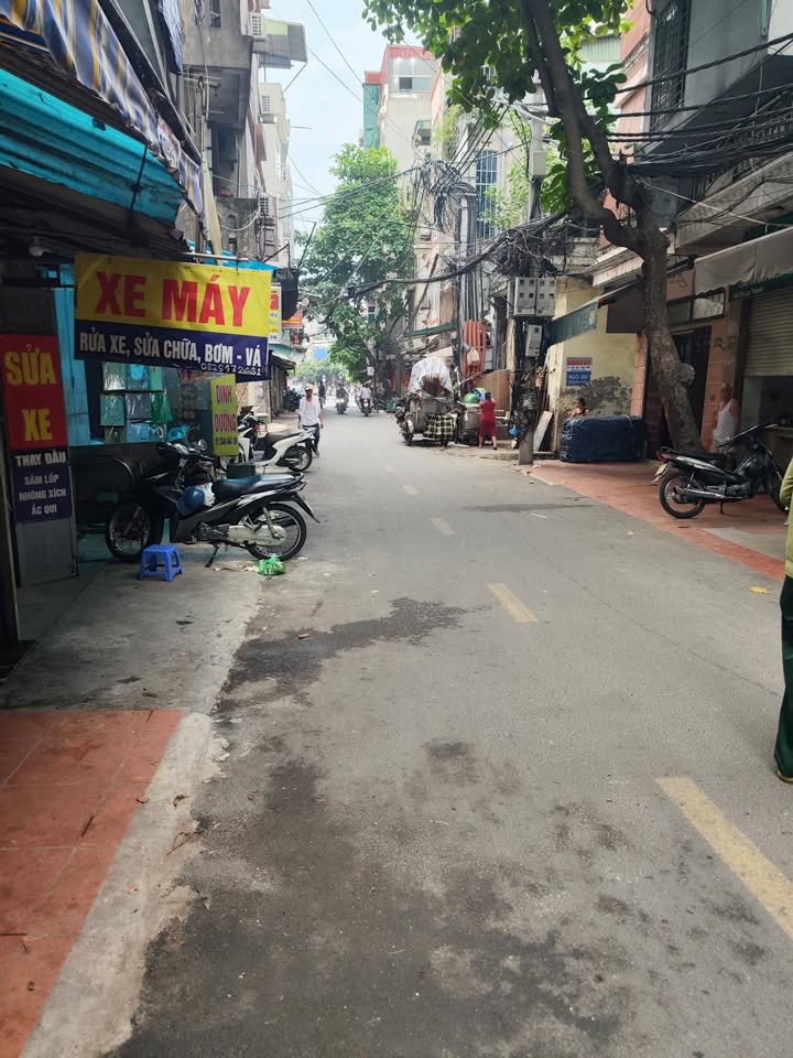 Nhà Mặt Phố La Thành Nhỏ 32m² x 5 Tầng - Kinh Doanh Sầm Uất, Ô Tô Đỗ Cửa