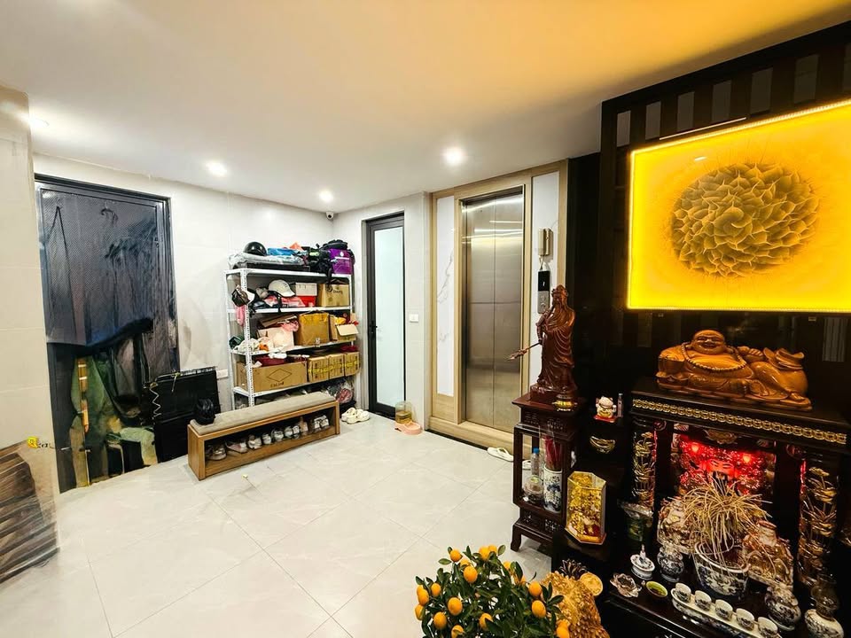 Nhà Riêng Lê Duẩn 30m² - Ô Tô Đỗ Cửa, Thang Máy, Trung Tâm Đống Đa!