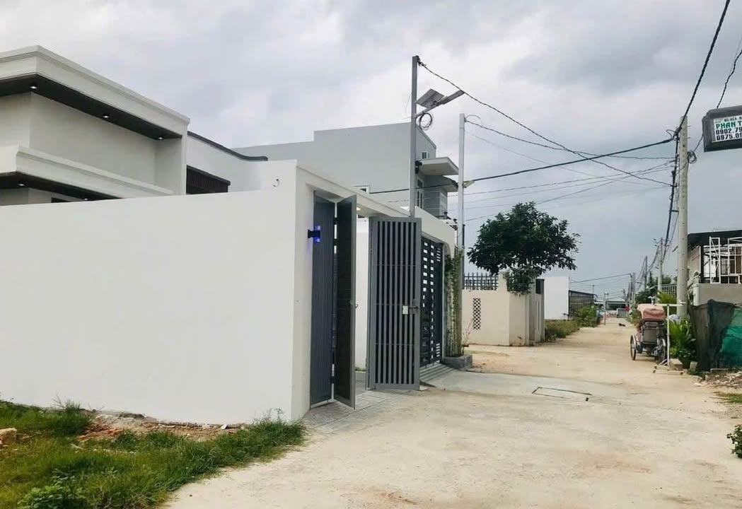 Nhà Mới Xây Hẻm 4.5m Đặng Văn Lãnh, Phan Thiết - 100m² Giá 1.55 Tỷ