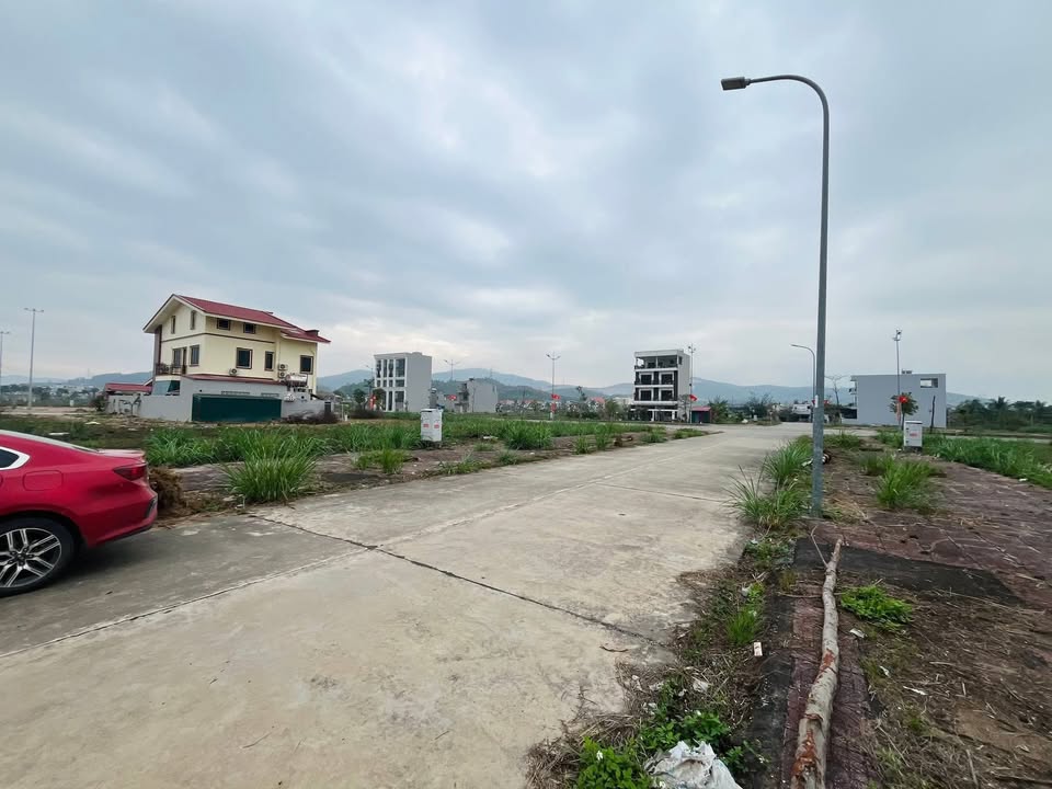 Biệt thự 300m² Mặt tiền 12m - Vị trí Trung tâm Hạ Long - Giá Tốt