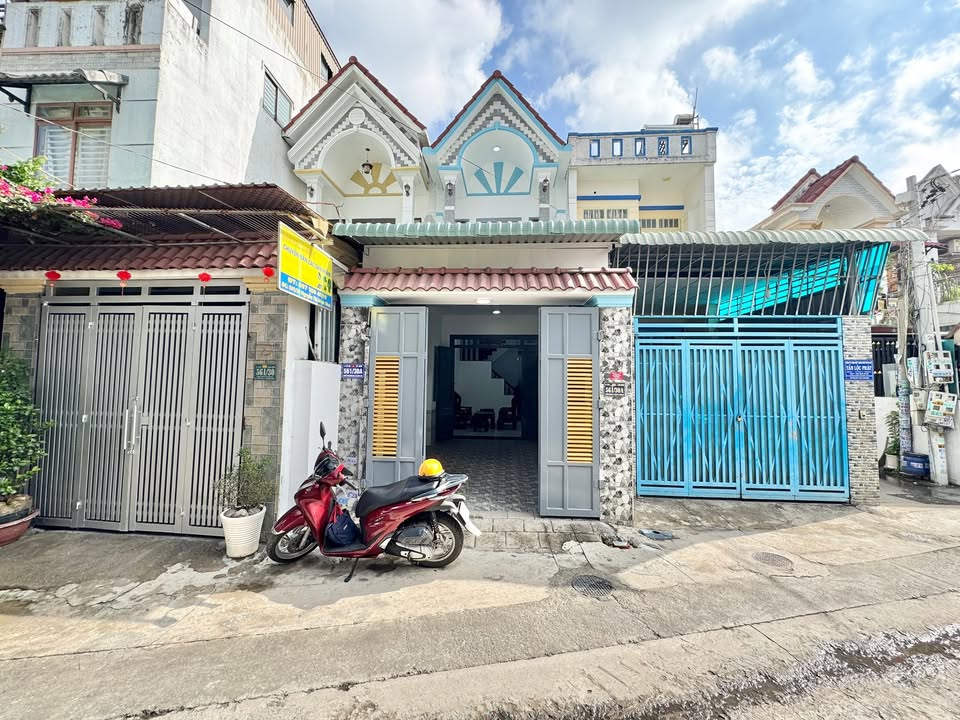 Nhà Sổ Riêng Dĩ An 90.2m² - 3PN, Sân Xe Hơi, Tặng Full Nội Thất - 4.5 Tỷ