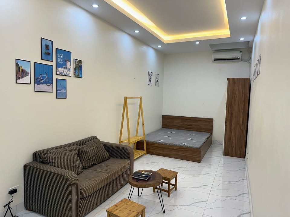 Cho thuê Căn hộ 1N1K 40m² Tứ Liên Âu Cơ - Full Nội Thất, Giá 5 Triệu