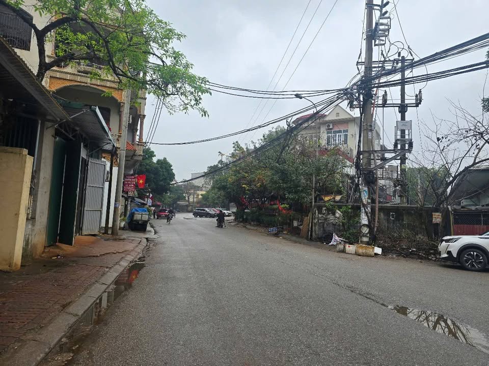 Nhà cấp 4 mặt đường Nguyễn Cao, Bắc Ninh 110m² - Vị trí đẹp, nhìn vườn hoa!