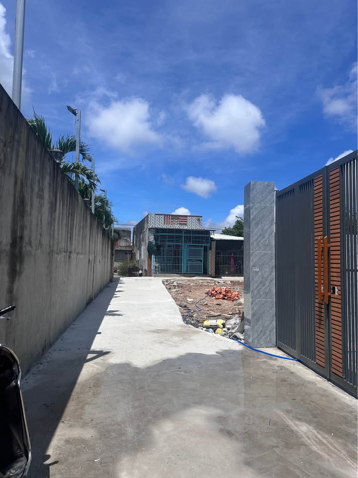 Nhà Xã Long Hải Long Đất 80m² giá 1.1 tỷ - Vị trí đẹp sát biển!