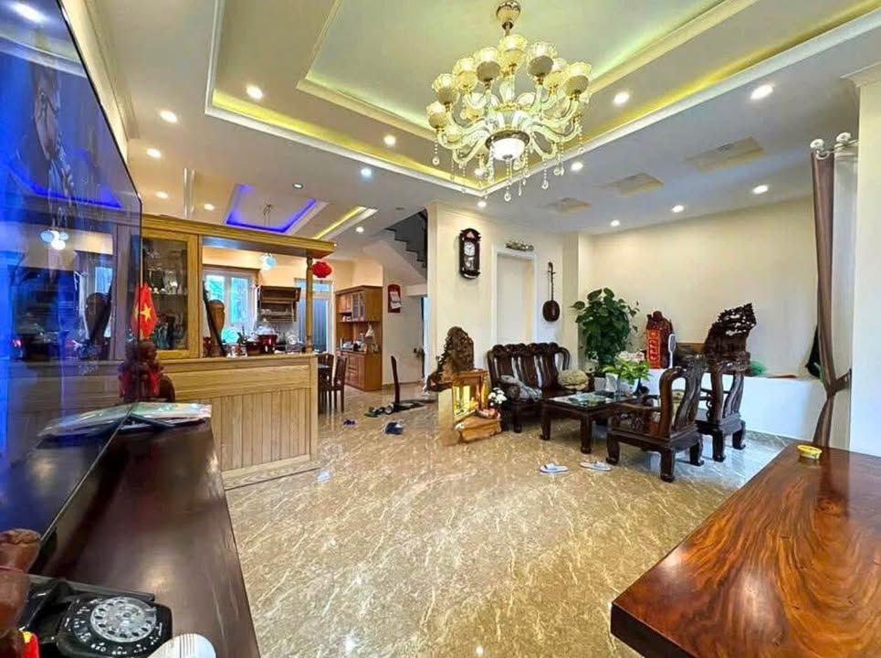 Bán Gấp Townhouse Ngô Quyền 97m² - 5PN, Hầm Rộng Đậu 2 Ô Tô