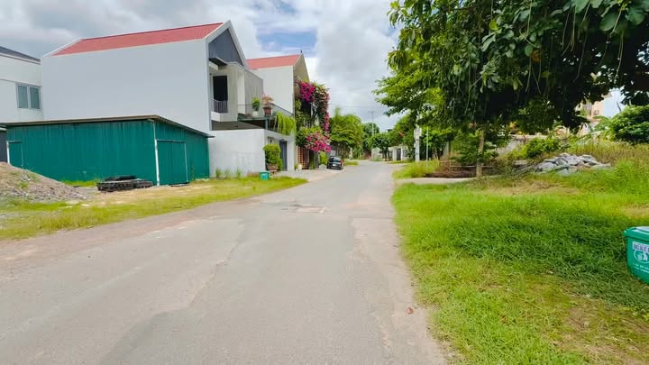 Shophouse Đồng Hới 180m² giá 2.3 tỷ - Mặt tiền kinh doanh đắc địa!