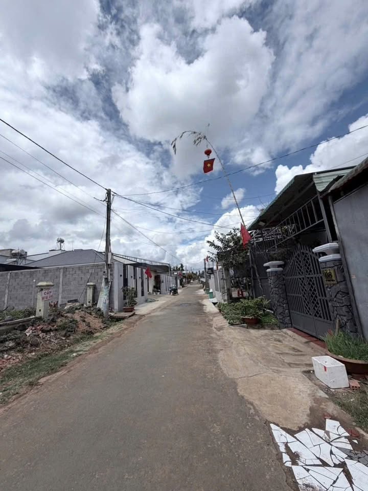 Nhà 2 Lầu Buôn Hồ 175m² - Sẵn Sàng Ở Ngay!