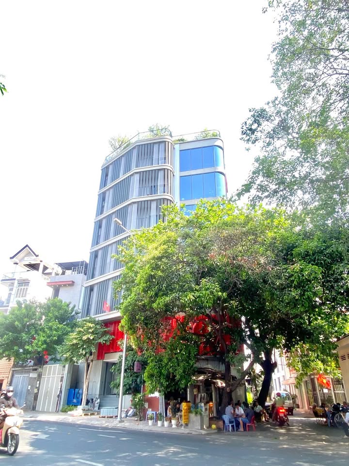 Tòa nhà văn phòng 1800m² mặt tiền Võ Văn Tần, Quận 3 - Cho thuê kinh doanh đa ngành