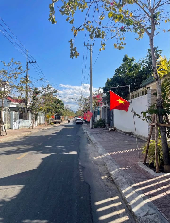 Nhà phố Phường Quang Trung, Kon Tum 74m² giá 1.2 tỷ - Mặt tiền kinh doanh