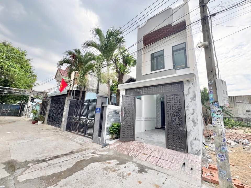 Nhà phố Dĩ An 110m² giá 5 tỷ - Sẵn sàng ở ngay, full nội thất!