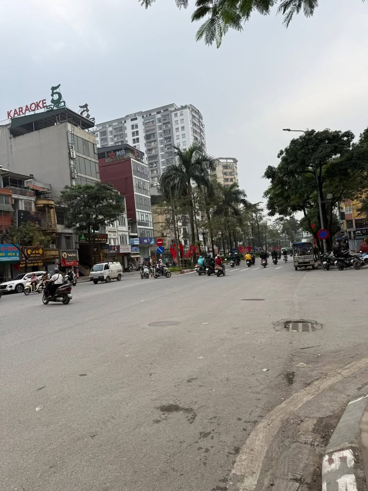 Nhà Tân Mai 45m² - 4PN Full Nội Thất, Ô Tô Đỗ Cửa - 8.1 Tỷ