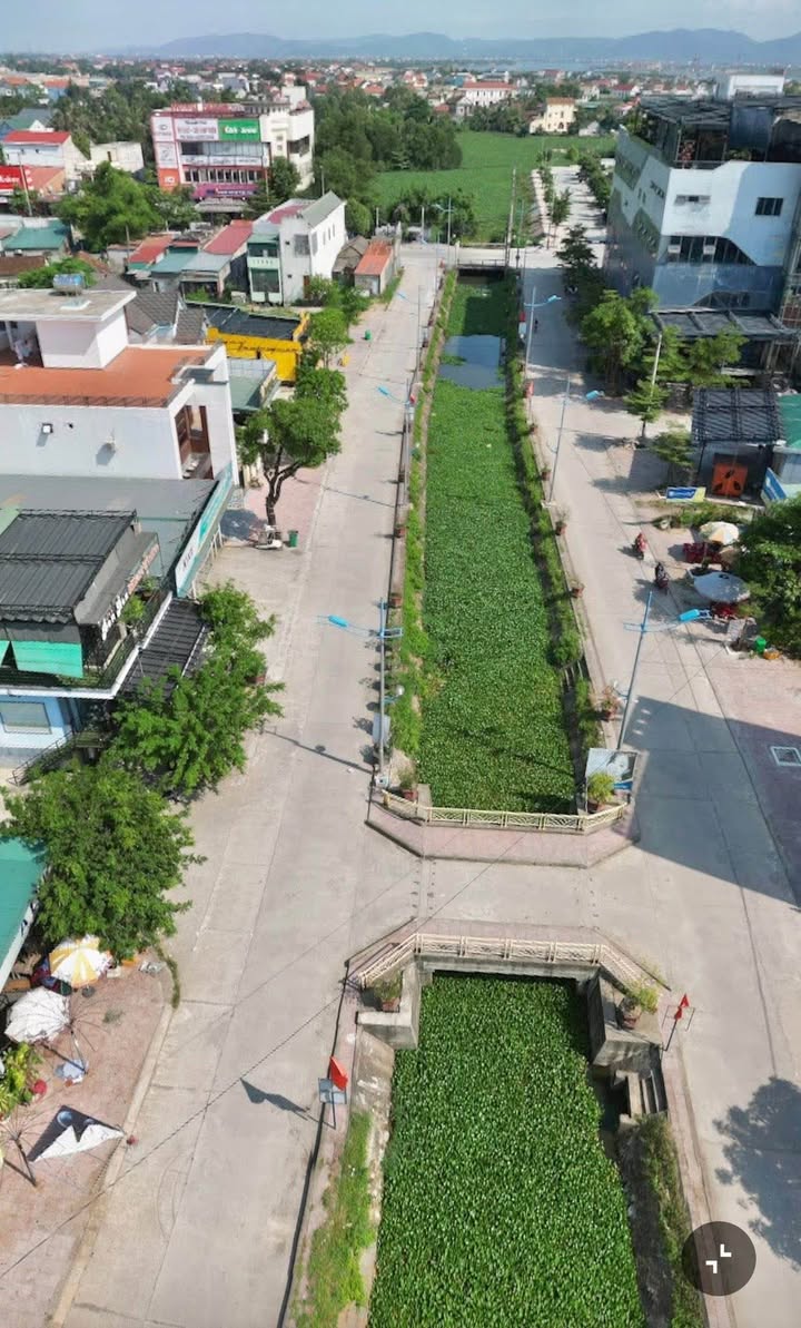 Nhà 2 tầng Bờ kè Royal Ba Đồn 124m² - View sông đẹp, giá tốt!