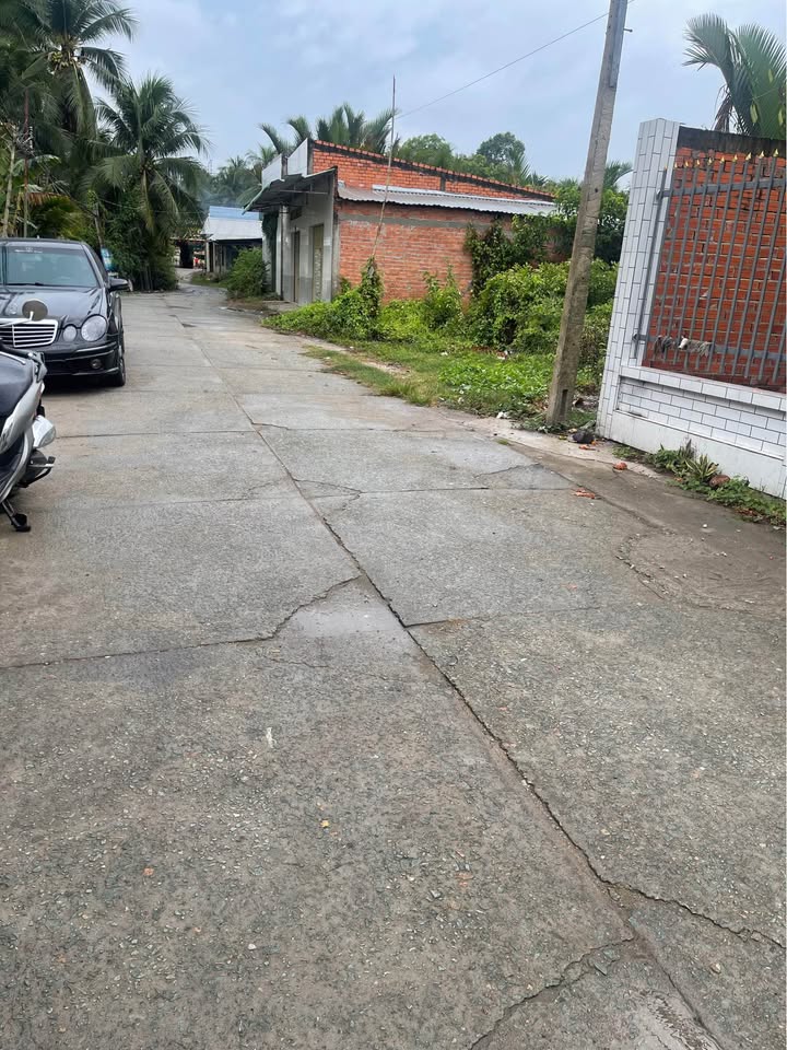 Nhà Mặt Tiền Hòa Lộc, Mỏ Cày Bắc 125m² - Kinh Doanh Ngay!